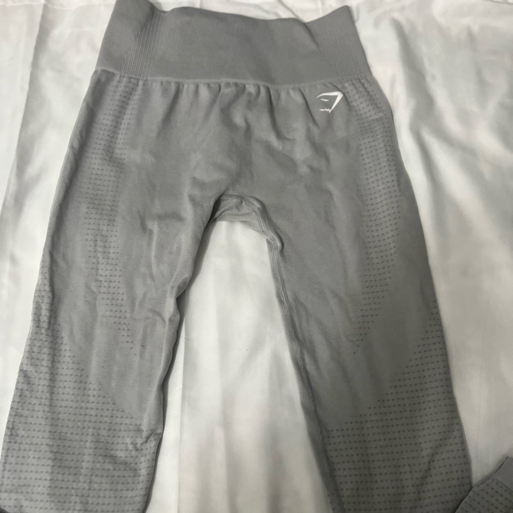 Women's Gymshark Light Gray Seamless Cropped Athletic Leggings Pants sz S - Picture 7 of 12